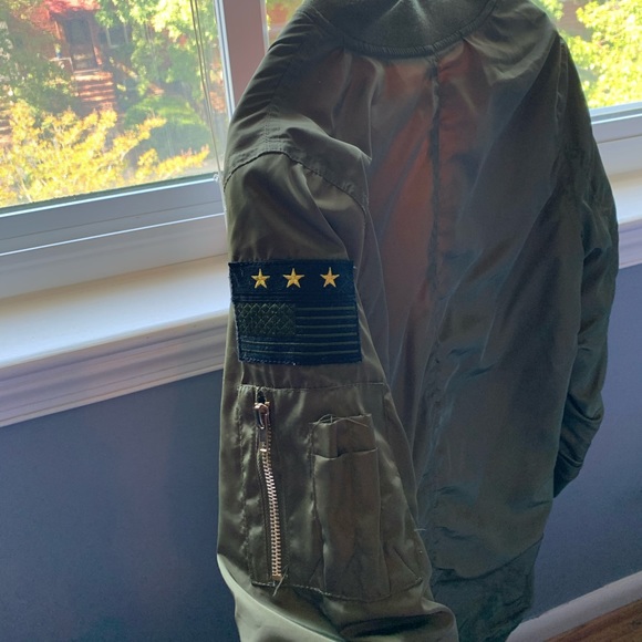 Bomber jacket size medium in women’s - Picture 3 of 4